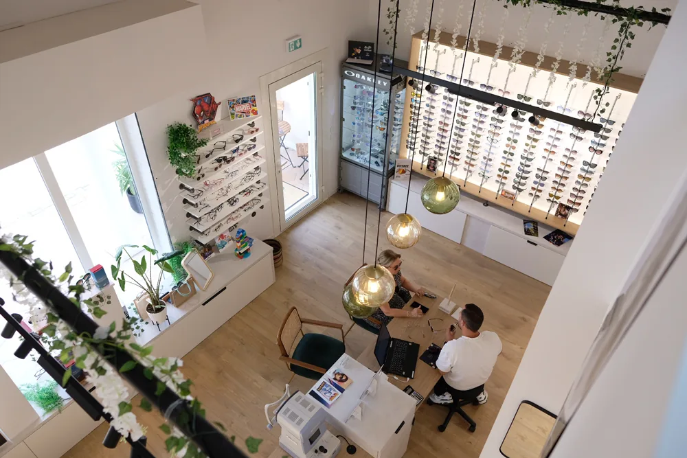 Pierrick et Valerie dans leur boutique Green Optic
